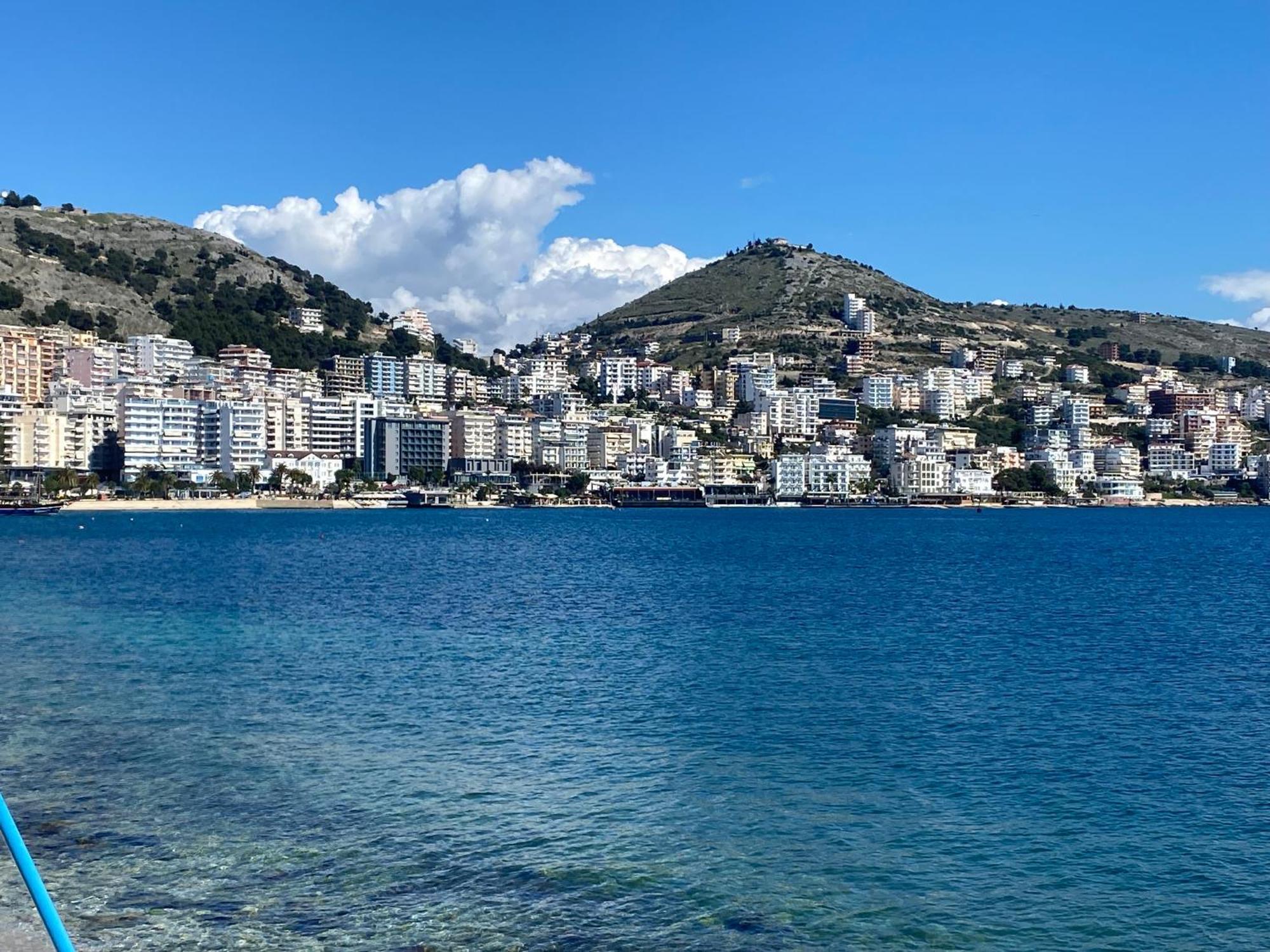 Blue Breeze Attic Apartments Sarandë Exterior foto